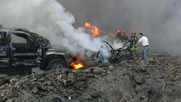 Firemen try to extinguish the fire engulfing one of the cars of the convoy of former Lebanese prime minister Rafiq Hariri at the scene of a massive explosion in Beirut 14 February 2005 Beirut - Sputnik International