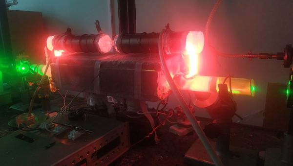 Optical amplifiers based on pulsed metal vapour lasers - Sputnik International