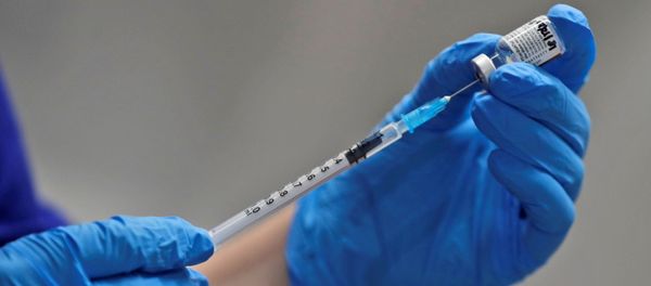 FILE PHOTO: A nurse prepares to administer the Pfizer-BioNTech COVID-19 vaccine at Guy's Hospital in London, Britain December 8, 2020. Frank Augstein/Pool via REUTERS/File Photo - Sputnik International