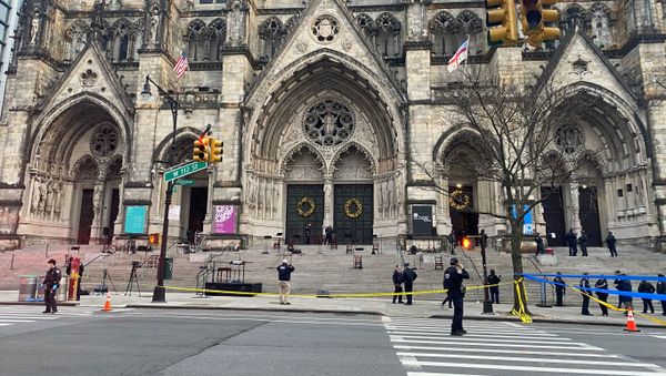 Police are seen outside of the Cathedral of St. John the Divine in New York on December 13, 2020, after a shooter opened fire outside the church before police returned fire and took the man into custody. - Sputnik International