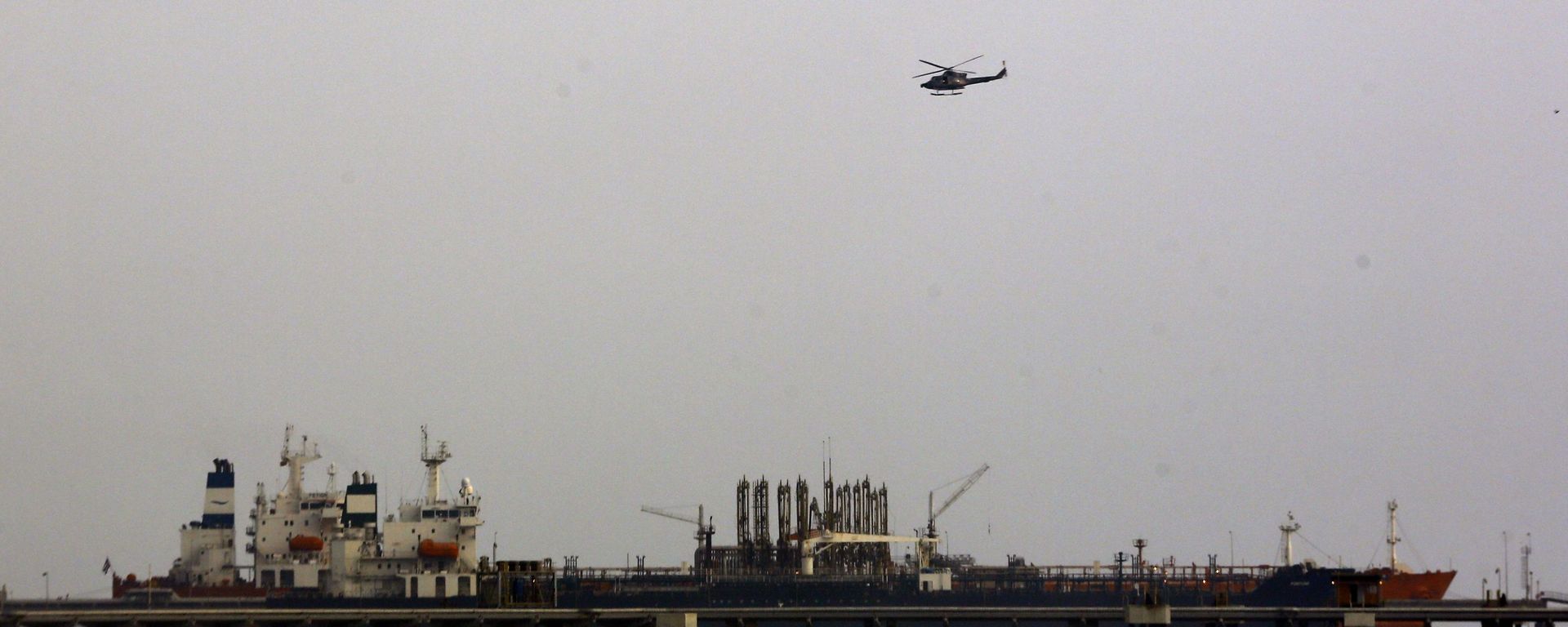 In this May 25, 2020 file photo, the Iranian oil tanker Fortune is anchored at the dock of El Palito refinery near Puerto Cabello, Venezuela - Sputnik International, 1920, 24.03.2022