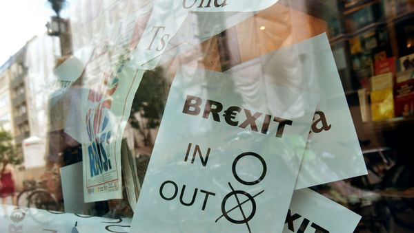 (FILES) In this file photo taken on June 24, 2016 a poster featuring a Brexit vote ballot with out tagged is on display at a book shop window in Berlin. (FILES) In this file photo taken on June 24, 2016 a poster featuring a Brexit vote ballot with out tagged is on display at a book shop window in Berlin. - Sputnik International