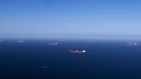 (FILES) In this handout file picture provided by the Saudi Arabian Oil Company (Saudi Aramco) on April 1, 2020 Aramco tankers are pictured being loaded with oil at an undisclosed sea location. - An explosion rocked a Singapore-flagged oil tanker off the Saudi port city of Jeddah on 14 December 2020 - Sputnik International