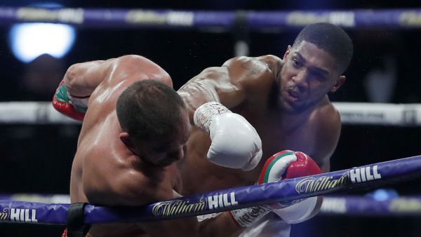 Britain's Anthony Joshua punches Bulgarian Kubrat Pulev during their fight on 12 December 2020 - Sputnik International