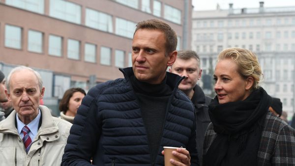 Alexey Navalny with wife Yulia Alexey Navalny with wife Yulia - Sputnik International