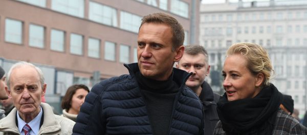 Alexey Navalny with wife Yulia Alexey Navalny with wife Yulia - Sputnik International