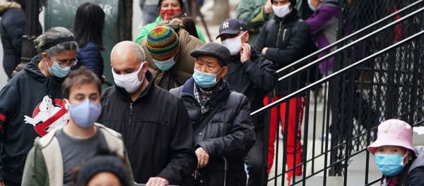 People wait in line at the St. Clements Food Pantry for food during the coronavirus disease (COVID-19) pandemic in the Manhattan borough of New York City, New York, 11 December 2020. People wait in line at the St. Clements Food Pantry for food during the coronavirus disease (COVID-19) pandemic in the Manhattan borough of New York City, New York, 11 December 2020. - Sputnik International