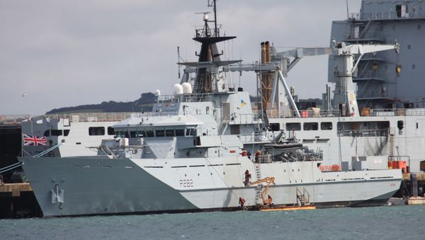 A Royal Navy River Class patrol boat - Sputnik International