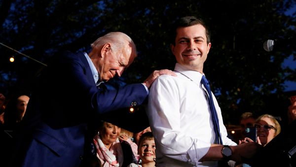 Former Democratic presidential candidate Pete Buttigieg endorses former U.S. Vice President Joe Biden at Chicken Scratch in Dallas, Texas, U.S., March 2, 2020. - Sputnik International