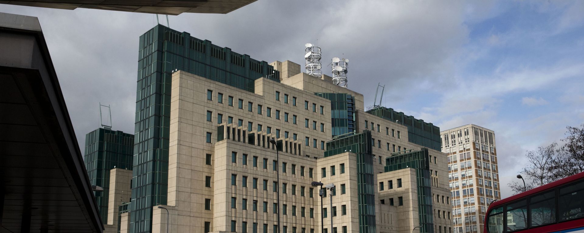 This Thursday, March 5, 2015 file photo shows a general view of the MI6 building in London This Thursday, March 5, 2015 file photo shows a general view of the MI6 building in London - Sputnik International, 1920, 07.07.2022