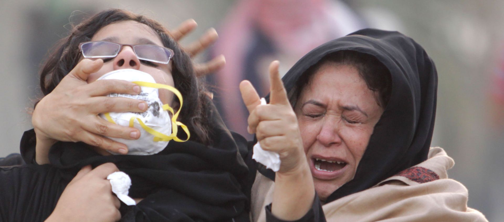 Anti-government protesters react to tear gas fired by riot police during clashes on Saturday, 17 December 2011 in Abu Saiba village west of the capital of Manama, Bahrain. It was the third straight day of clashes along the main highway where protesters were trying to stage sit-ins against the government. Anti-government protesters react to tear gas fired by riot police during clashes on Saturday, 17 December 2011 in Abu Saiba village west of the capital of Manama, Bahrain. It was the third straight day of clashes along the main highway where protesters were trying to stage sit-ins against the government. - Sputnik International, 1920, 17.12.2020