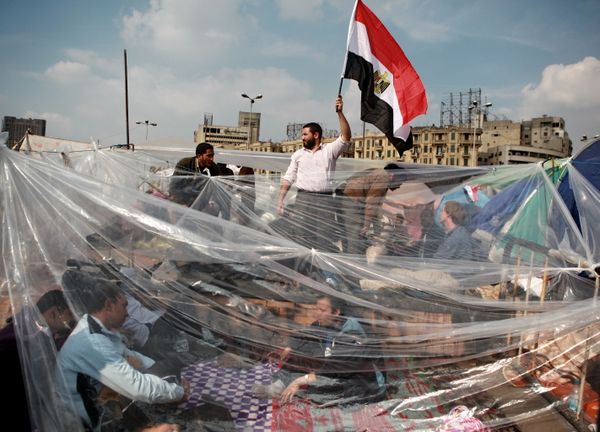 Protesters sit in a makeshift tent in Tahrir Square in Cairo Protesters sit in a makeshift tent in Tahrir Square in Cairo - Sputnik International