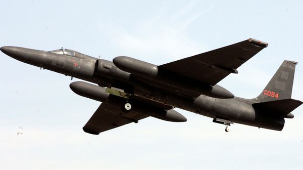 FILE - This Oct. 12, 2008 file photo shows a U.S. U2 reconnaissance plane taking off at the U.S. airbase in Osan, south of Seoul, South Korea. The U-2 spy plane outlasted the Cold War, outlived its successor and helped avert the world’s nuclear annihilation a half century ago. Defense cuts now threaten to knock the high-flying reconnaissance aircraft nicknamed the Dragon Lady out of the sky. The Air Force wants to gradually retire the fleet of 32 planes that can soar to an altitude of 70,000 feet, collect intelligence on North Korea and Russia and rapidly send the data to U.S. commanders, a crucial capability with an unpredictable Kim Jong Un in Pyongyang and an emboldened Vladimir Putin in Moscow. (AP Photo/ Lee Jin-man, File) - Sputnik International