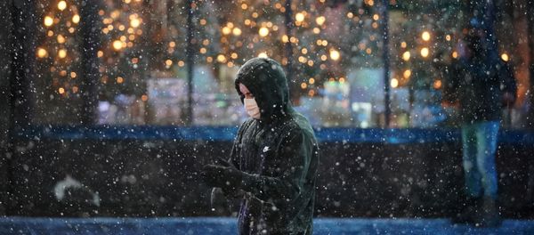 A person wearing a protective face mask walks as snow begins to fall in Times Square during a Nor'easter, during the coronavirus disease (COVID-19) pandemic in the Manhattan borough of New York City, New York, U.S., December 16, 2020 A person wearing a protective face mask walks as snow begins to fall in Times Square during a Nor'easter, during the coronavirus disease (COVID-19) pandemic in the Manhattan borough of New York City, New York, U.S., December 16, 2020 - Sputnik International