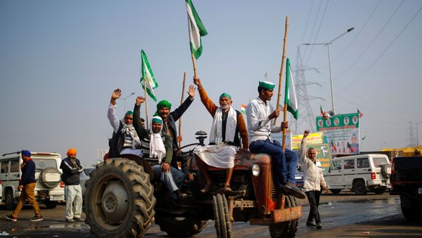 Farmers shout slogans as they sit on a tractor during a protest against farm bills passed by India's parliament, at the Delhi-Uttar Pradesh border in Ghaziabad, India, December 16, 2020 Farmers shout slogans as they sit on a tractor during a protest against farm bills passed by India's parliament, at the Delhi-Uttar Pradesh border in Ghaziabad, India, December 16, 2020 - Sputnik International
