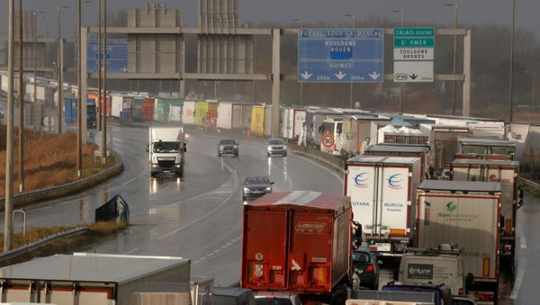 Truck traffic in Calais as Brexit nears - Sputnik International