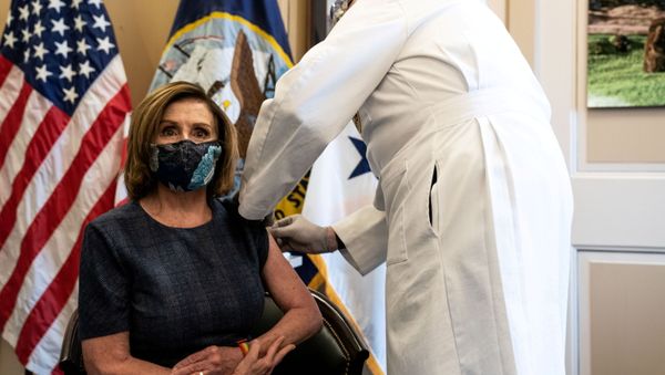 U.S. Speaker of the House Nancy Pelosi (D-CA) receives the Pfizer-BioNTech COVID-19 vaccine by Dr. Brian Monahan, attending physician of the United States Congress, at the Capitol in Washington, U.S., December 18, 2020. Anna Moneymaker/Pool via REUTERS     TPX IMAGES OF THE DAY - Sputnik International