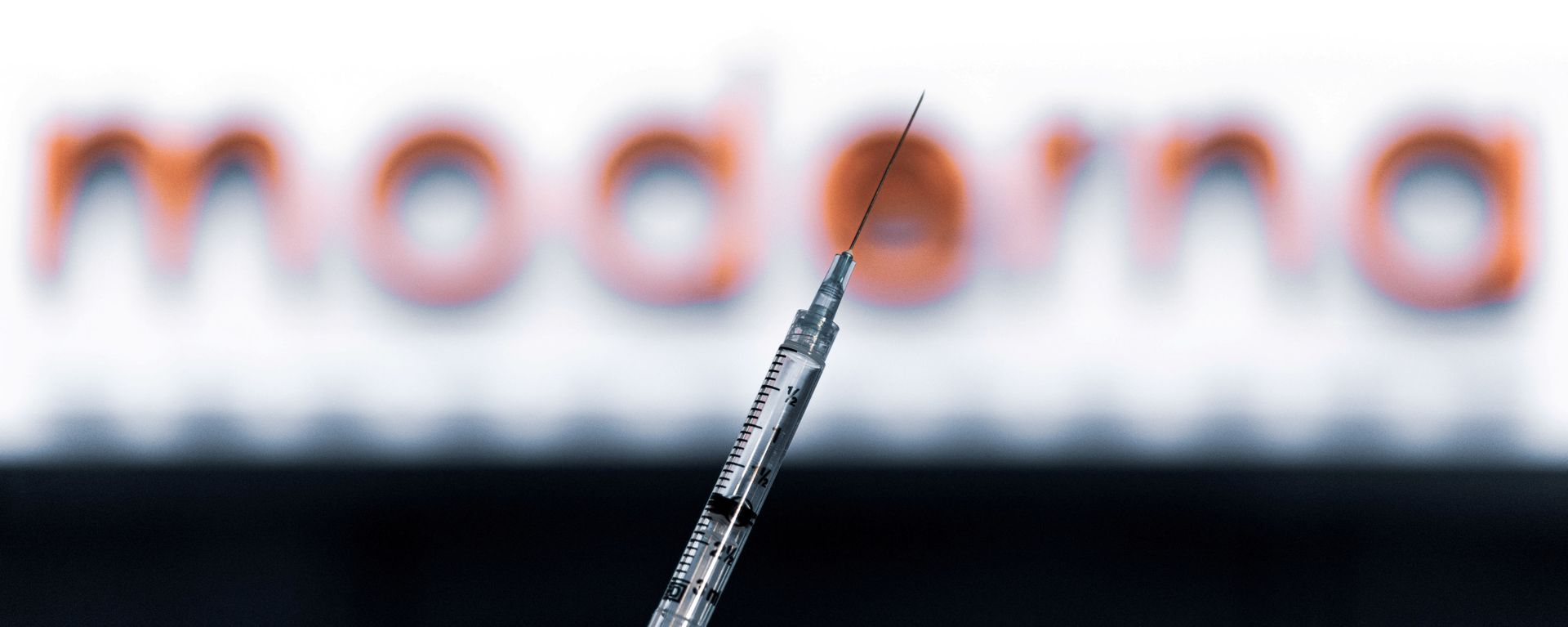 Coronavirus: On November 16, 2020, US biotech company Moderna announced a vaccine against COVID-19 that is 94.5% effective. Montreal, November 16, 2020 - Sputnik International, 1920, 18.01.2021