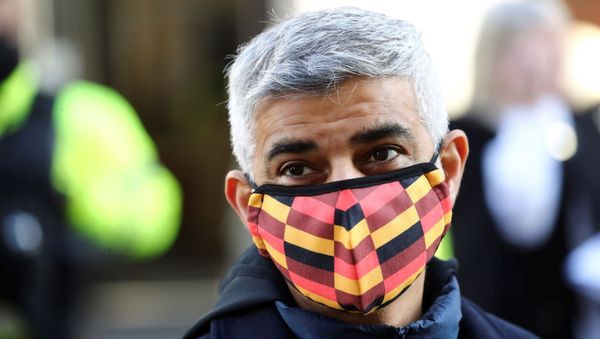 Mayor of London Sadiq Khan looks on, amid the coronavirus disease (COVID-19) outbreak, on Oxford Circus in London, Britain December 5, 2020. - Sputnik International