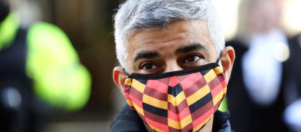 Mayor of London Sadiq Khan looks on, amid the coronavirus disease (COVID-19) outbreak, on Oxford Circus in London, Britain December 5, 2020. Mayor of London Sadiq Khan looks on, amid the coronavirus disease (COVID-19) outbreak, on Oxford Circus in London, Britain December 5, 2020. - Sputnik International