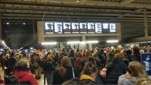 A huge crowd in London tube after new pandemic restrictions were announced by the UK government. A huge crowd in London tube after new pandemic restrictions were announced by the UK government. - Sputnik International
