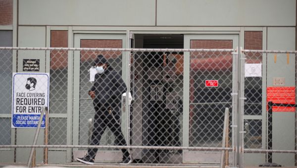 A man exits the Metropolitan Detention Center (MDC), which is operated by the U.S. Federal Bureau of Prisons in Brooklyn, New York A man exits the Metropolitan Detention Center (MDC), which is operated by the U.S. Federal Bureau of Prisons in Brooklyn, New York - Sputnik International