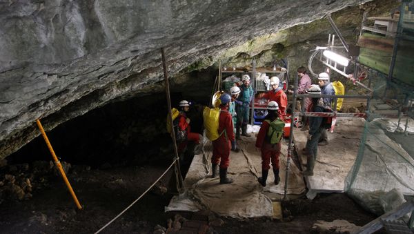 Workers carrying out an excavation at the Atapuerca archaeological site, participating in the '2010 season' of digging, prepare to go down to the Sima de los Huesos on July 21, 2010. The sites in this area were found during excavation of railway cuttings Workers carrying out an excavation at the Atapuerca archaeological site, participating in the '2010 season' of digging, prepare to go down to the Sima de los Huesos on July 21, 2010. The sites in this area were found during excavation of railway cuttings - Sputnik International
