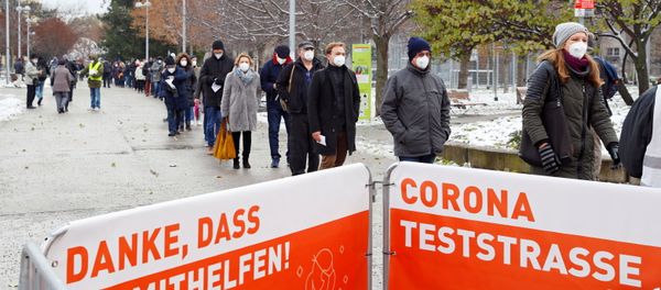 People queue before a mass testing on the coronavirus disease (COVID-19) in Vienna, Austria, December 4, 2020 People queue before a mass testing on the coronavirus disease (COVID-19) in Vienna, Austria, December 4, 2020 - Sputnik International