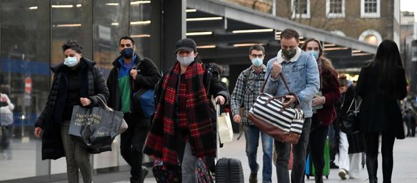 Travellers walk outside of King's Cross station as the British government imposes a stricter tiered set of restrictions amid the coronavirus disease (COVID-19) pandemic, in London, Britain, December 20, 2020 Travellers walk outside of King's Cross station as the British government imposes a stricter tiered set of restrictions amid the coronavirus disease (COVID-19) pandemic, in London, Britain, December 20, 2020 - Sputnik International