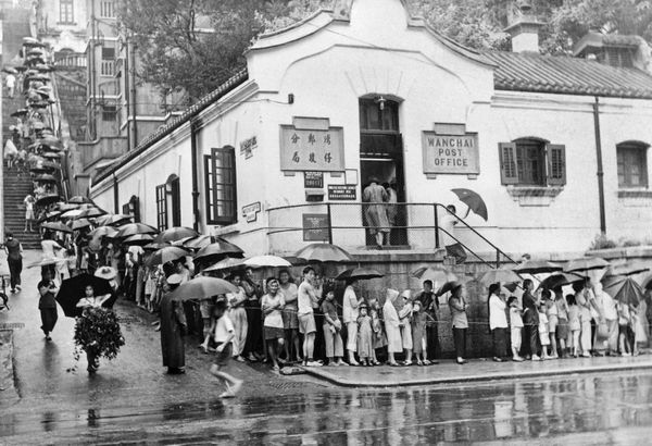 People queue on 1 September 1961 to be vaccinated against cholera in front of a medical centre in Hong Kong. People queue on 1 September 1961 to be vaccinated against cholera in front of a medical centre in Hong Kong. - Sputnik International
