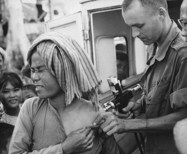 A U.S. Navy hospital corpsman, member of a USAID military health team, inoculates a flood refugee against cholera at the refugee centre on Nui Sam mountain, Chau Doc province., 1966 A U.S. Navy hospital corpsman, member of a USAID military health team, inoculates a flood refugee against cholera at the refugee centre on Nui Sam mountain, Chau Doc province., 1966 - Sputnik International