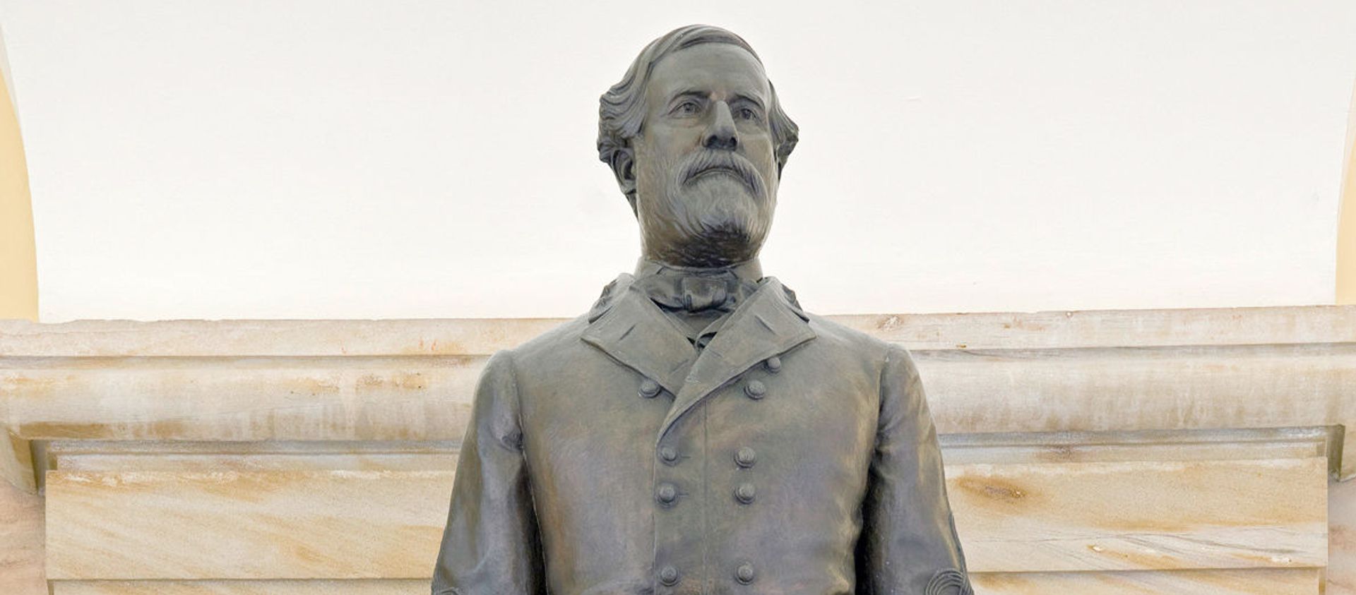 According to the Architect of the Capitol, this statue of Robert E. Lee was given to the National Statuary Hall Collectionby Virginia in 1909 According to the Architect of the Capitol, this statue of Robert E. Lee was given to the National Statuary Hall Collectionby Virginia in 1909 - Sputnik International, 1920, 21.12.2020