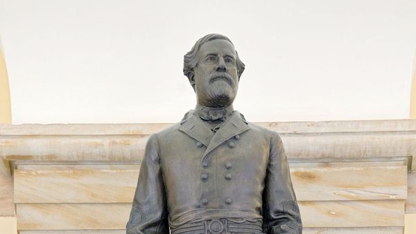 According to the Architect of the Capitol, this statue of Robert E. Lee was given to the National Statuary Hall Collectionby Virginia in 1909 According to the Architect of the Capitol, this statue of Robert E. Lee was given to the National Statuary Hall Collectionby Virginia in 1909 - Sputnik International