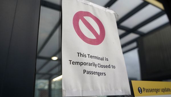 A sign alerts travels to the closure of Terminal 3 at Heathrow Airport in west London on December 21, 2020, as a string of countries around the world banned travellers arriving from the UK, due to the rapid spread of a new, more-infectious coronavirus strain.  - Sputnik International