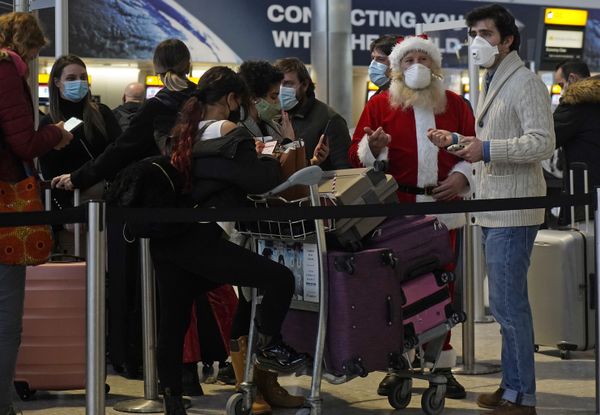 Flights Cancelled, Borders Closed, Christmas Ruined: 'Mutant' COVID Strain Sows Chaos in UK Flights Cancelled, Borders Closed, Christmas Ruined: 'Mutant' COVID Strain Sows Chaos in UK - Sputnik International