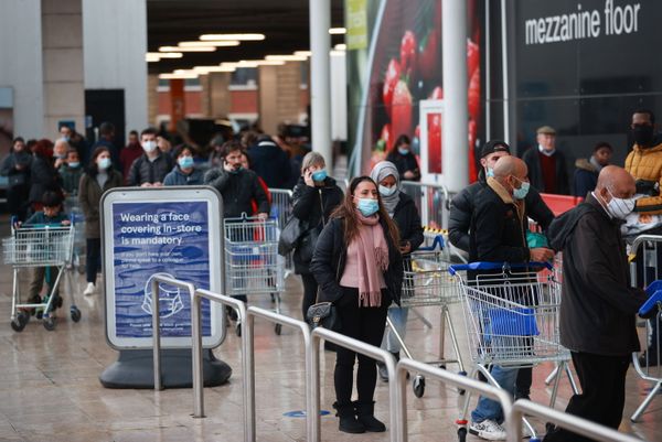 Flights Cancelled, Borders Closed, Christmas Ruined: 'Mutant' COVID Strain Sows Chaos in UK Flights Cancelled, Borders Closed, Christmas Ruined: 'Mutant' COVID Strain Sows Chaos in UK - Sputnik International