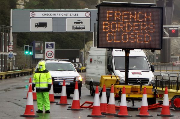 Flights Cancelled, Borders Closed, Christmas Ruined: 'Mutant' COVID Strain Sows Chaos in UK Flights Cancelled, Borders Closed, Christmas Ruined: 'Mutant' COVID Strain Sows Chaos in UK - Sputnik International