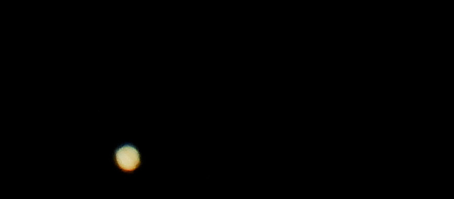 Jupiter (below) and Saturn (above) are pictured on the sky during the closest visible conjunction of them in 400 years, in La Linea de la Concepcion, southern Spain December 21, 2020 Jupiter (below) and Saturn (above) are pictured on the sky during the closest visible conjunction of them in 400 years, in La Linea de la Concepcion, southern Spain December 21, 2020 - Sputnik International, 1920, 21.12.2020