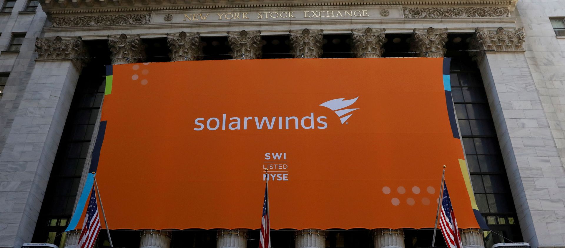 SolarWinds Corp banner hangs at the New York Stock Exchange (NYSE) on the IPO day of the company in New York, U.S., October 19, 2018 SolarWinds Corp banner hangs at the New York Stock Exchange (NYSE) on the IPO day of the company in New York, U.S., October 19, 2018 - Sputnik International, 1920, 19.01.2021