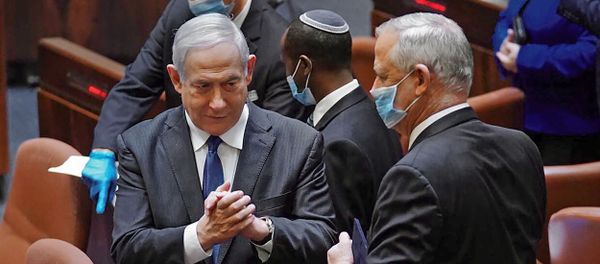 A handout picture released by the Israeli Knesset (parliament) spokesperson's office on May 17, 2020, shows Israeli Prime Minister Benjamin Netanyahu (L) and alternate PM Benny Gantz, during the swearing-in ceremony of the new government in Jerusalem - Sputnik International