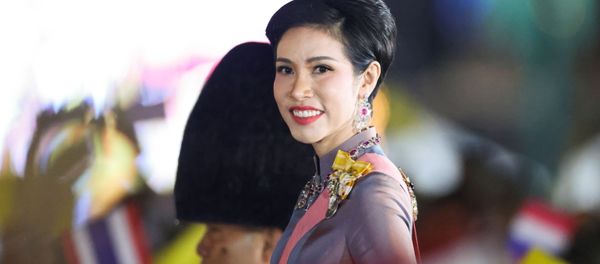 Thailand's Royal Noble Consort Sineenat Wongvajirapakdi attends a candlelight vigil to remember the birthday of Thailand's late King Bhumibol Adulyadej, outside the Grand Palace in Bangkok, Thailand, 5 December 2020 - Sputnik International