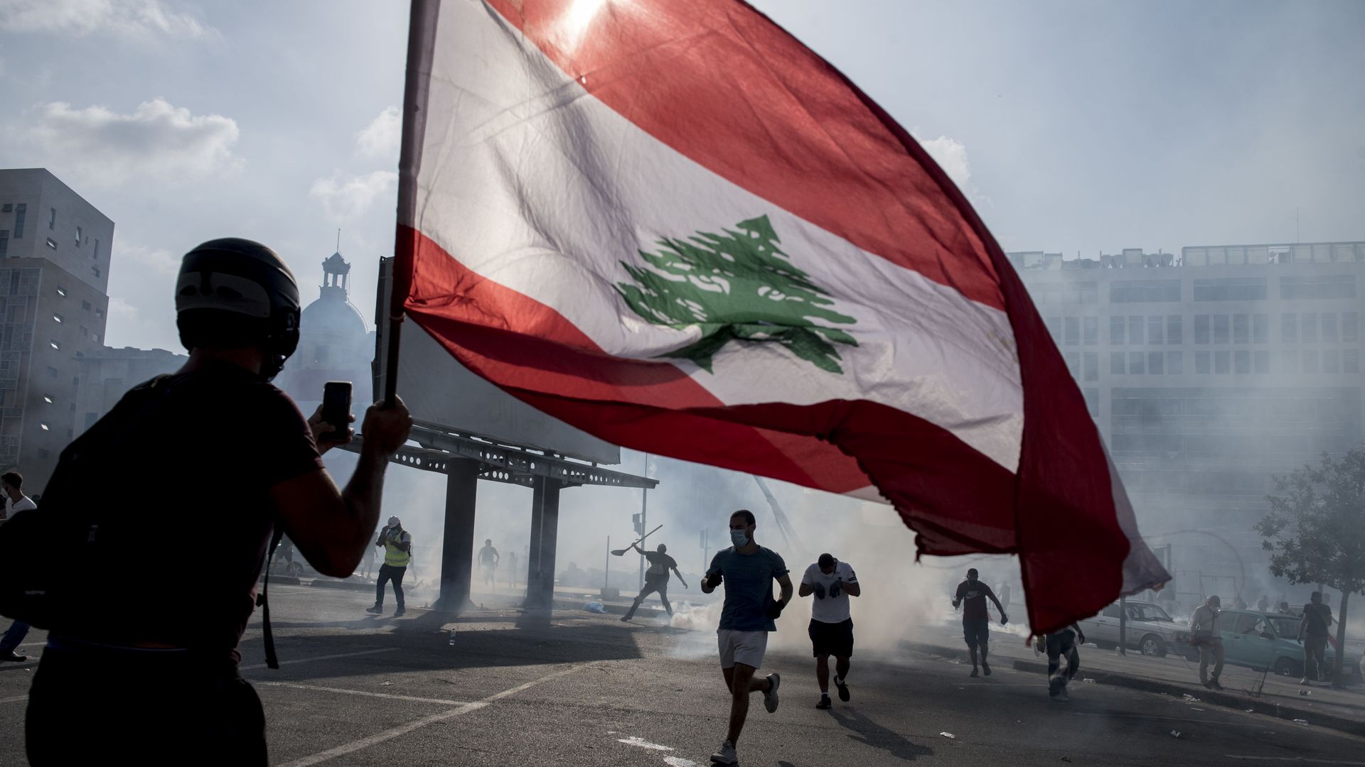 Clashes between anti-government protesters and security forces in Beirut, Lebanon. Clashes between anti-government protesters and security forces in Beirut, Lebanon. - Sputnik International, 1920, 28.06.2021