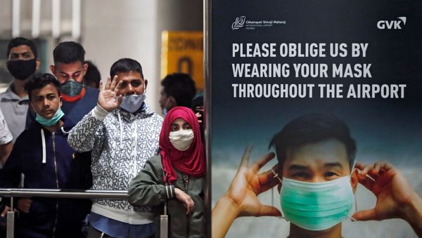 People wearing protective face masks wait for passengers to arrive at Chhatrapati Shivaji Maharaj International Airport after India cancelled all flights from the UK over fears of a new strain of the coronavirus disease (COVID-19), in Mumbai, India, December 22, 2020.  - Sputnik International