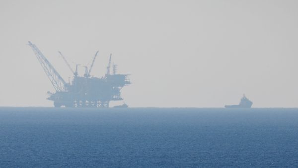 An Israeli navy boat is seen next to the production platform of Leviathan natural gas field in the Mediterranean Sea near Kibbutz Nahsholim in northern Israel December 18, 2019. - Sputnik International