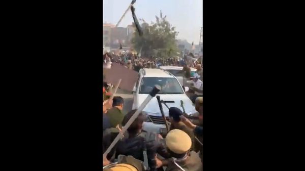 BJP leaders, across Haryana, are gheraoed, shown black-flags & slogans raised against them, blaming their governance modal for being anti-farmer - Sputnik International
