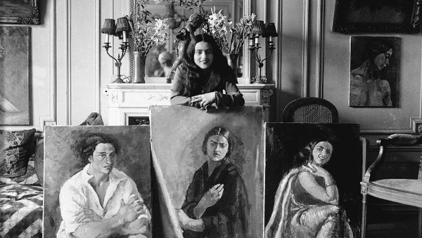 Amrita Sher-Gil with Her Paintings - Sputnik International