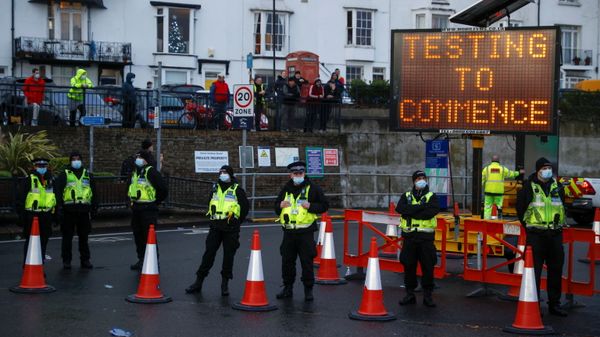 Police officers stand at the entrance to the Port of Dover, amid the coronavirus disease (COVID-19) outbreak - Sputnik International