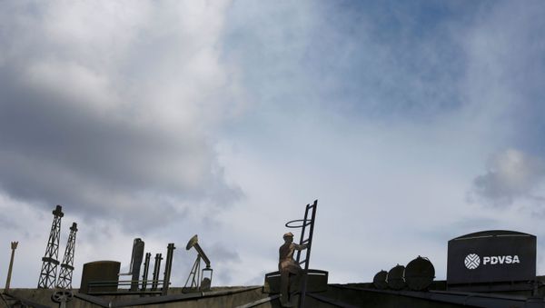 The logo of the Venezuelan oil company PDVSA and cut-outs depicting oil facilities are seen on a building of the company in Caracas, Venezuela July 21, 2016. - Sputnik International