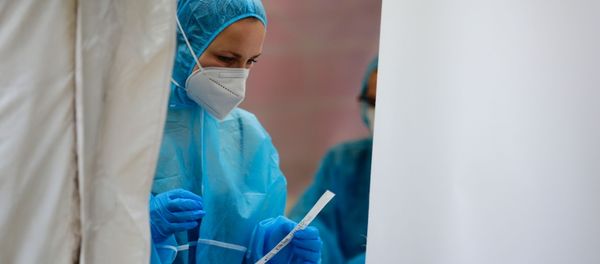 A medical worker is seen at a walk-in COVID-19 testing centre of the nightclub KitKat-Club, amid the coronavirus disease (COVID-19) pandemic, in Berlin, Germany, December 23, 2020. A medical worker is seen at a walk-in COVID-19 testing centre of the nightclub KitKat-Club, amid the coronavirus disease (COVID-19) pandemic, in Berlin, Germany, December 23, 2020. - Sputnik International
