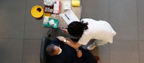 A medical worker vaccinates a man against the coronavirus disease (COVID-19) as Israel kicks off a coronavirus vaccination drive, at Tel Aviv Sourasky Medical Center (Ichilov Hospital) in Tel Aviv, Israel December 20, 2020. A medical worker vaccinates a man against the coronavirus disease (COVID-19) as Israel kicks off a coronavirus vaccination drive, at Tel Aviv Sourasky Medical Center (Ichilov Hospital) in Tel Aviv, Israel December 20, 2020. - Sputnik International